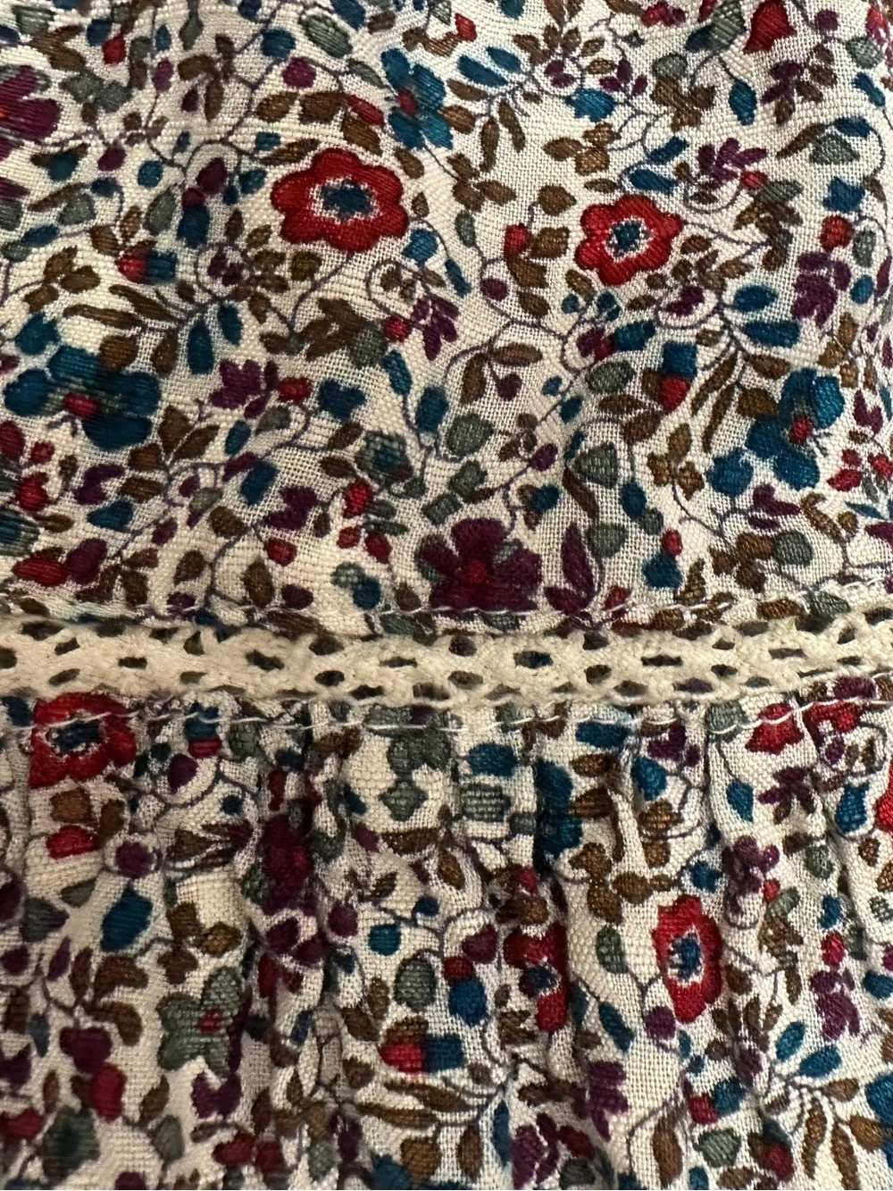 Zara girl’s floral peasant blouse embroidery around the neckline.  Size 3-4T.